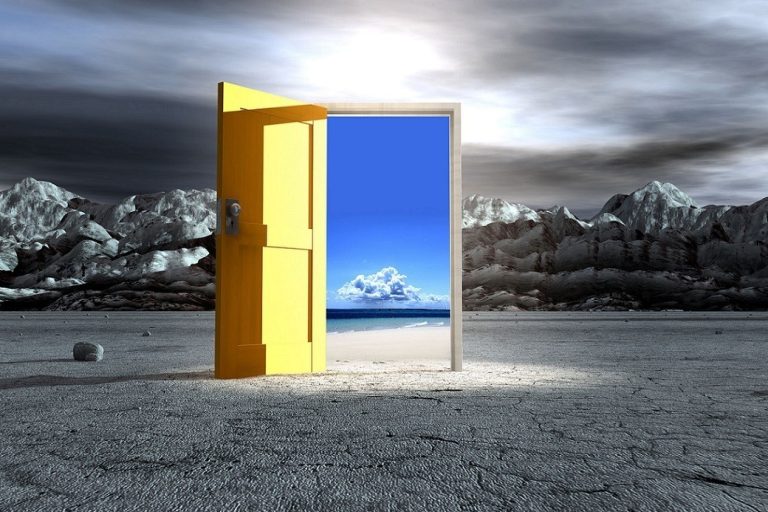 Transitions de vie. La porte du changement. Cap sur la retraite Transitions de vie. La porte du changement. Cap sur la retraite