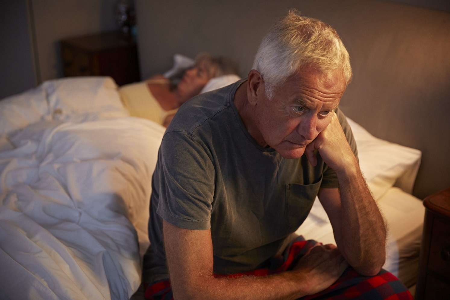 Les soucis personnels, affectifs et professionnels empêchent parfois de dormir particulièrement lors de la crise du mileu de la vie