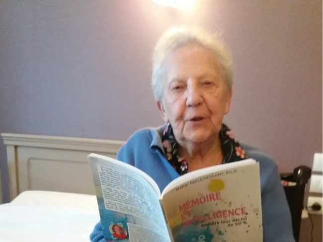 Soucis de mémoire en vieillissant? Les jeux tels le sudoku, le scrabble, les échecs ou le bridge stimulent plusieurs fonctions cognitives supérieures... À plus de 90 ans, ma tante Thété (Thérèse Thomas) bat tout le monde à plat de couture au scrabble, même les beaucoup plus jeunes