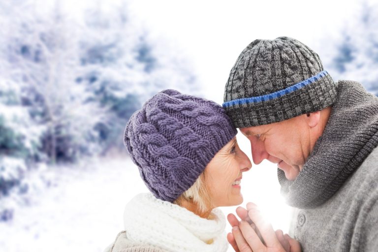 Couple heureux actif, en santémariepauledessaint.com Pour protéger notre santé, plusieurs habitudes de vie et attitudes sont indispensables: sentiments profonds pour l'entourage, aider les autres, refuser d'être exclu ou de s'exclure soi même à cause de la maladie