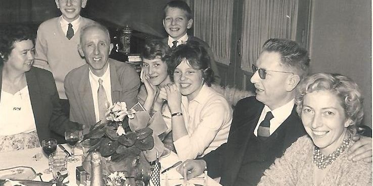 La générativité c'est l'empreinte laissée derrière soi par le bien fait autour de soi, des valeurs transmises à nos enfants (mes merveilleux parents au premier plan)