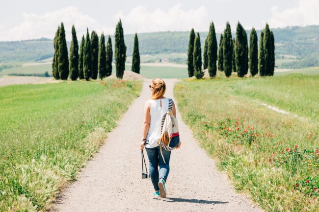 Marcher a des effets spectaculaires sur la santé physique mais aussi cognitive: logique, raisonnement, mémorisation des informations spatiales, etc.